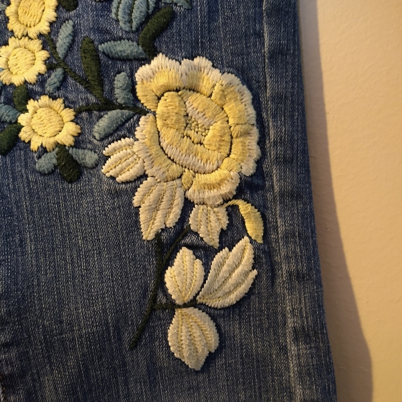 Embroidered Jeans. The Limited. - Picture 3 of 10